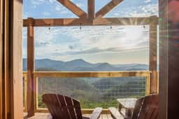 50 MILE VIEW of the Smokies! Sleeps 8 pool hot tub wifi