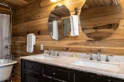 The Barnhouse for 4 @ TimberRose Ranch FBG TX