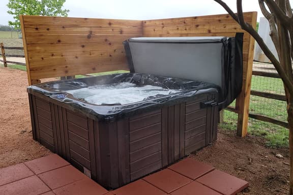 The Barnhouse for 2 @ TimberRose Ranch FBG hot tub